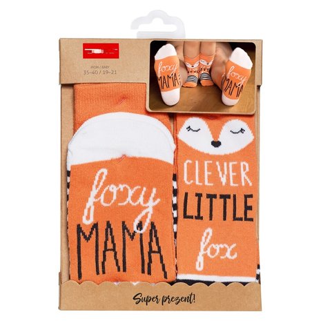002) Foxy mama, clever little fox