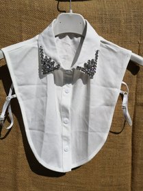 Kraag gebroken wit met hoek steentjes viscose