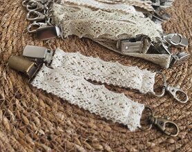 Hoedclip brons of zilver